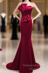 A Noble And Minimalist Wine Red Sleeveless Off Shoulder Ball Dress With Wine Red Strapless Backless Straps And Ground Length Fishtail Evening Dress